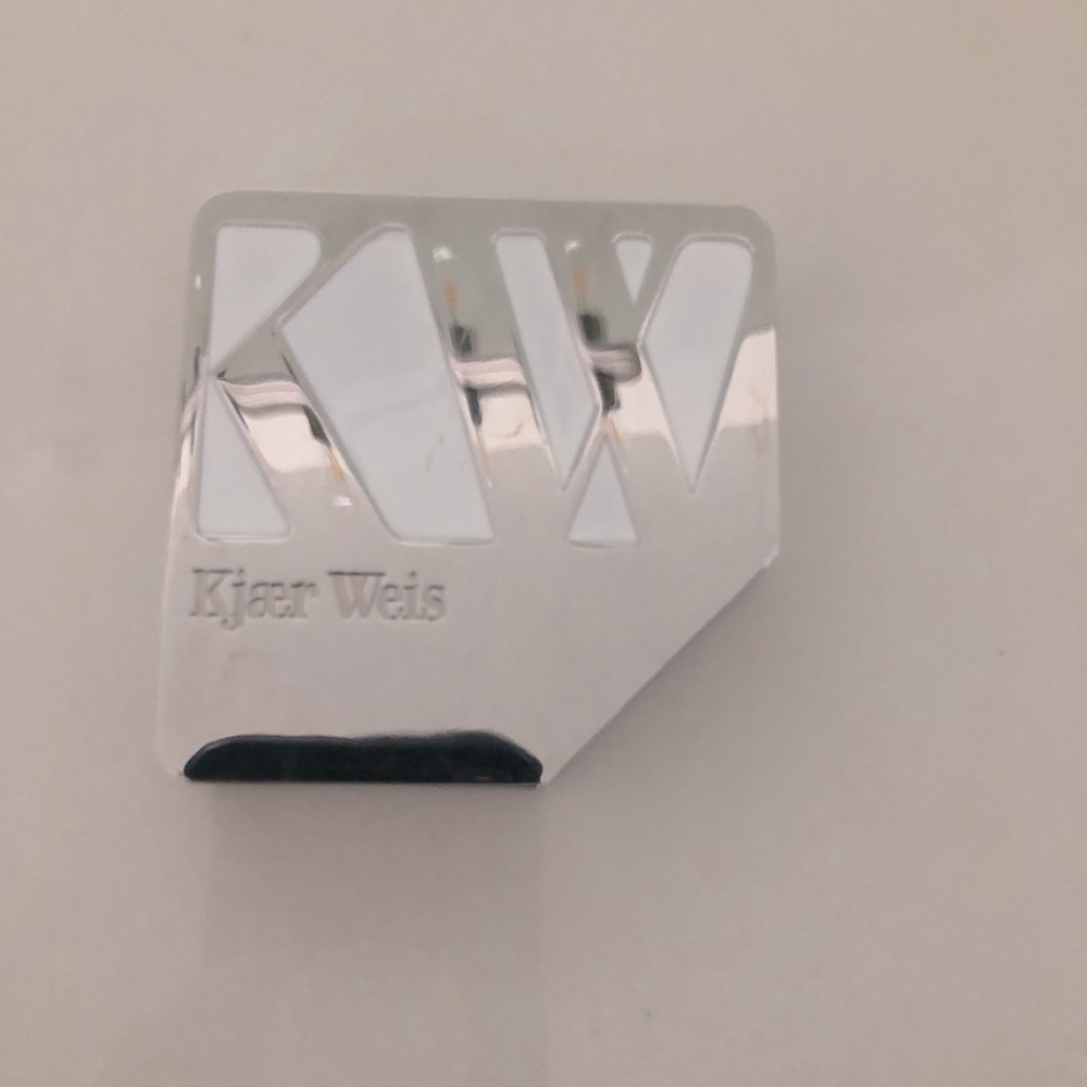 Kjaer Weis magnetic foundation compact